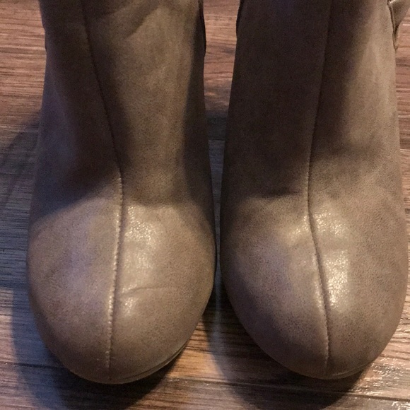 JustFab Orlene style heeled booties - Picture 7 of 7